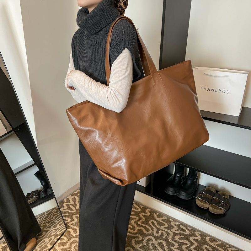 Women Bags In Trend - Bolsos de mano Retro simples para