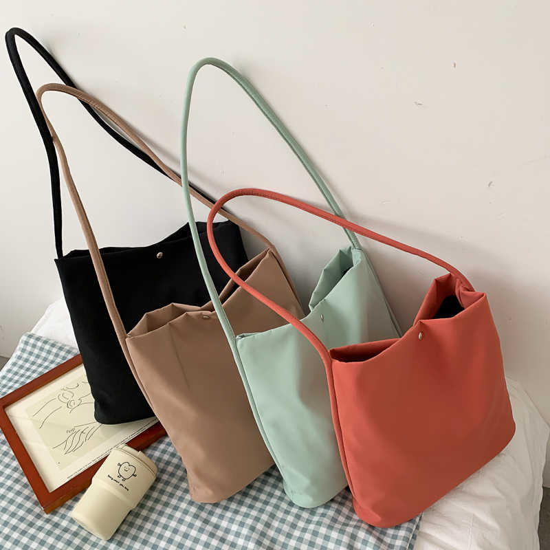 Women Bags In Trend - Bolsos de mano sencillos e informales